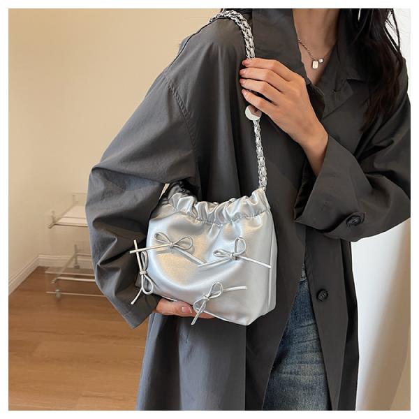 Seasonal Must-Have Minimalist Pleated Magnetic Bucket Handbags for Ladies in 4 Colors