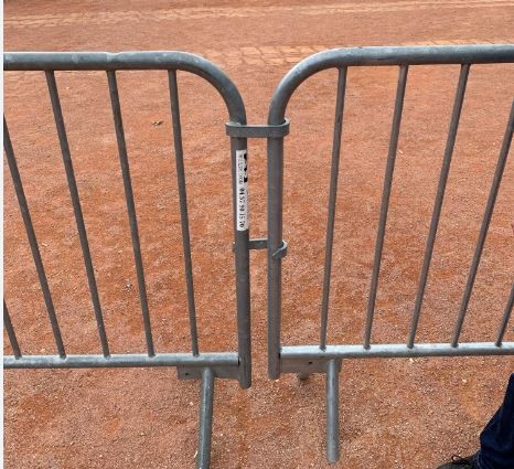 Временная пешеходная стальная загородка барьеров сдерживания толпы баррикады пудрит покрытый