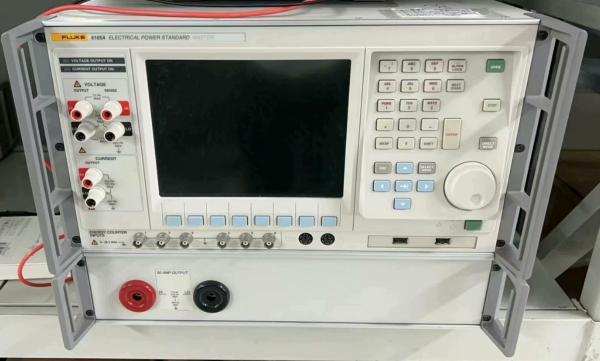 Four Phase Electrical Power Standard Multifunction Calibrator Calibration 1025 V / 21 A  Fluke 6105A