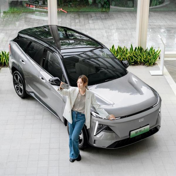 1.5T DHT Galaxy L7 Geely EV Car Plug In Hybrid 115km Starship