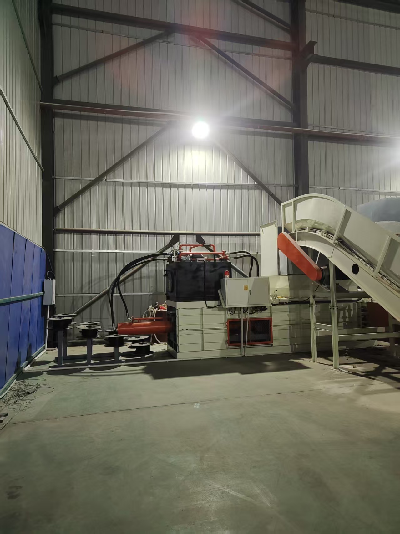 Heavy Duty Hydraulic Baler Machine  Reinforced Wear Resistant Chamber And PLC Automatic Control For Metal Scrap