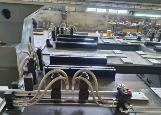 7.5KN Clamping Force Automated CNC Plate Drilling Machine 28mm T-Slot Width 0.45KW Cooling Power