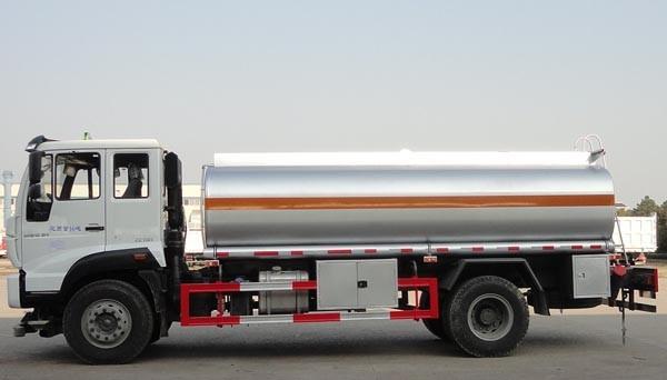 SINOTRUK HOWO 4x2 10000L Oil 266hp HOWO 10000 liter fuel transfer tank truck