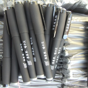 Promotional gel-ink pen with cap,black rubber gel-ink pen,Roller pen
