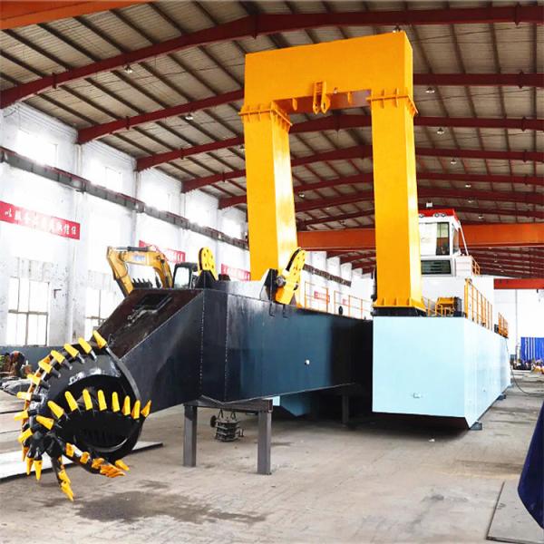 18inch Main Power 895kw Speed 1800r/Min Sand Suction Dredger for Beach Nourishment
