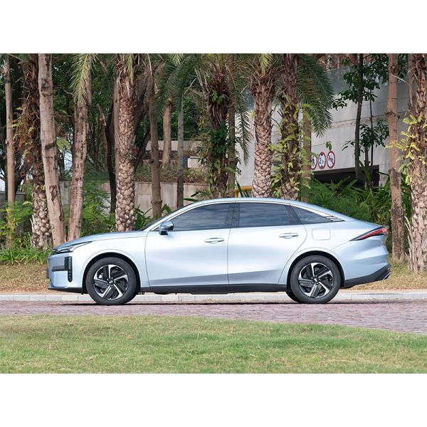 2025 for Galaxy L6 140KM Blue Plug-in Hybrid Electric Sedan 5 Seats 150-200kW Long Range Low Fuel Consumption