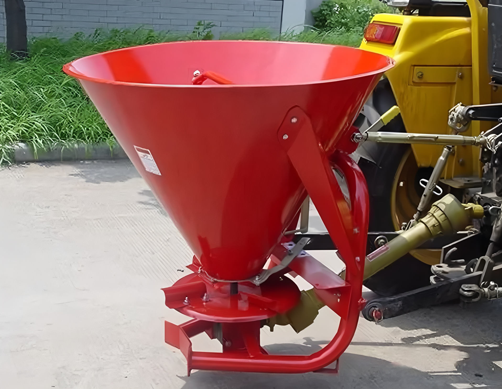 Tractor 3‑Point Hitch Fertilizer Spreader | Agricultural Granular Fertilizer Broadcast Spreader for Farm Use