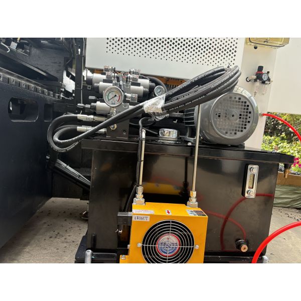 High Speed CNC Circular Saw for Precision Cutting of Stainless Steel in Petrochemical Applications