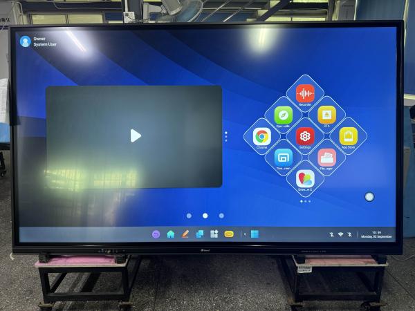 Fabrique en gros tableau blanc interactif infrarouge avec connexion HDMI USB Conception personnalisée Interactif affichage de panneau plat Smart Touch Board tableau blanc avec fonctionnalité d'intelligence artificielle Pour la réunion de conférence d'éducation