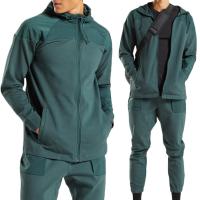 Os ternos encapuçados ostentam para jurar o desenhista que Clothes Men Casual ajustou o desgaste de formação do fato de esporte
