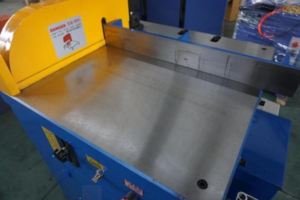 L455 Foot Switch Adjusted Aluminium Channel Bar Cutting Machine For Various Application