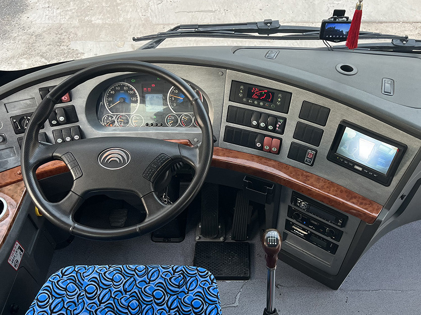 Ручной пассажирский автобус 47 мест Подержанный большой междугородный автобус