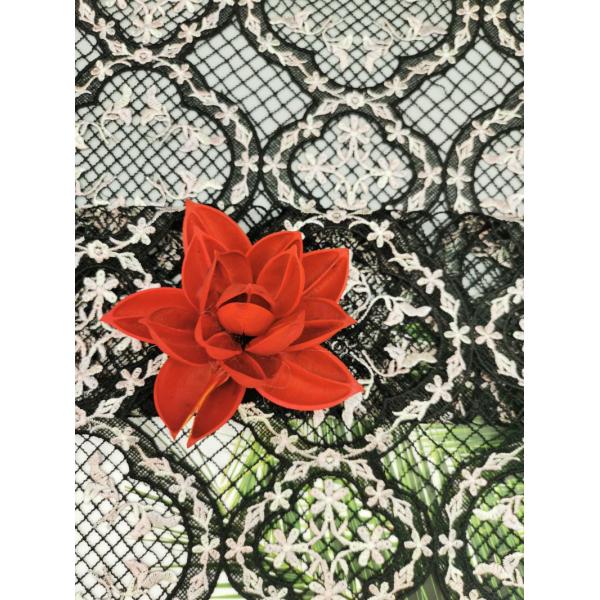 Расстворимая в воде вышивка покрасила флористическую химическую ткань шнурка