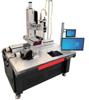 Système de soudage laser sur plateforme 3-5 axes pour une coordination rapide avec les lignes de production et les montages existants, avec système de surveillance par caméra