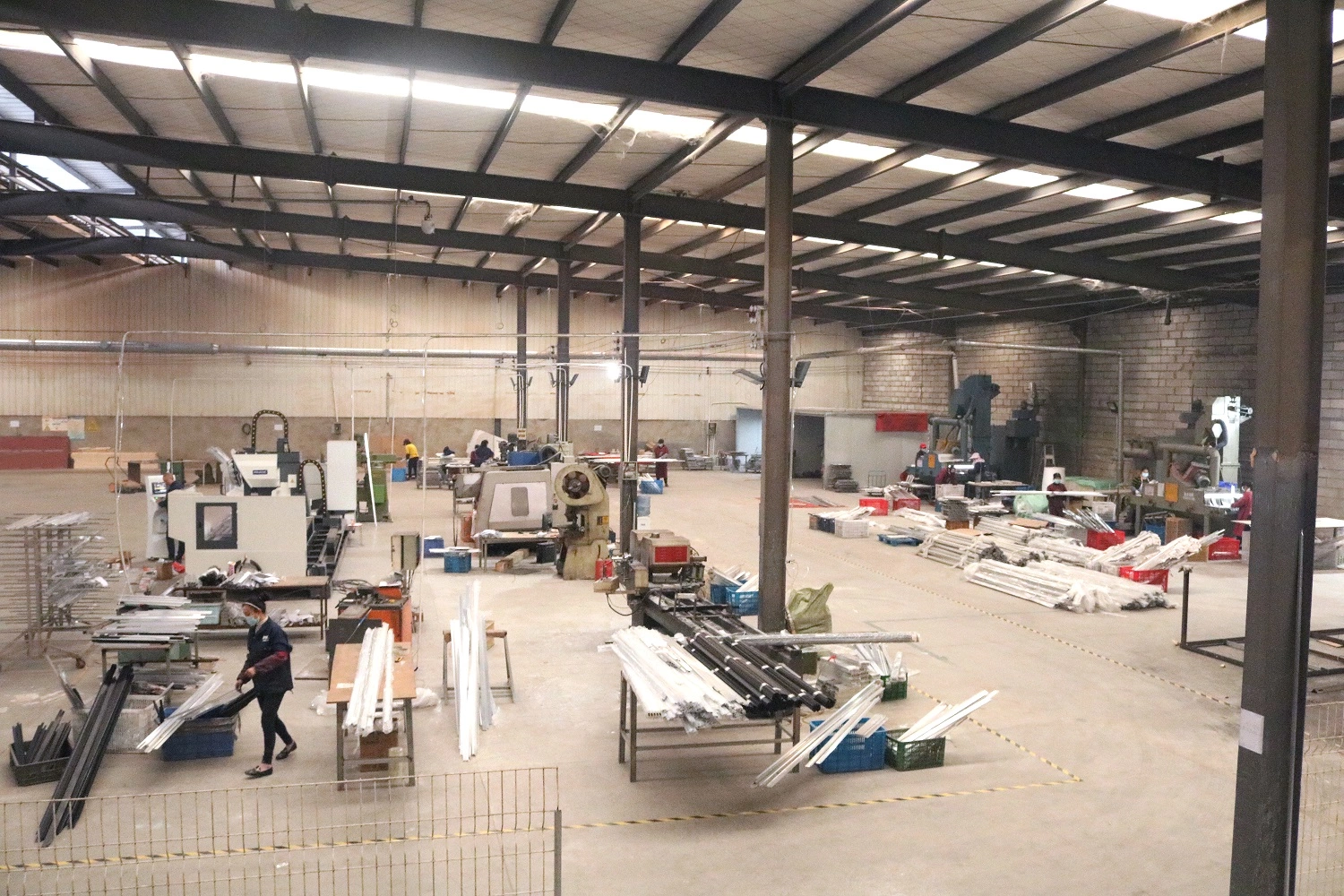 Оборудование прессованное OEM алюминиевого профиля промышленное изготовленное на заказ мебели 5000mm