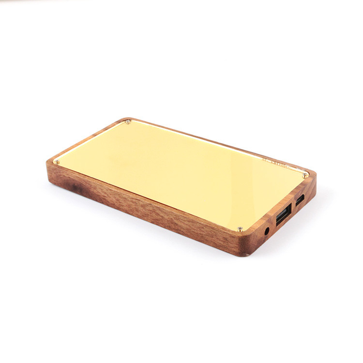 Портативный аккумулятор Li Polymer 18650 в черном цвете для смартфонов и устройств USB