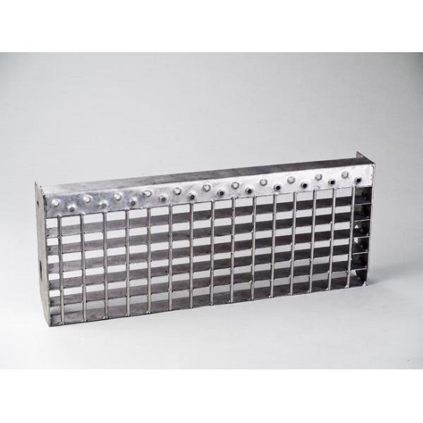 ДИН 24531 гальванизировало стальные проступи лестницы с обнюхивать тип 330-34/38-3