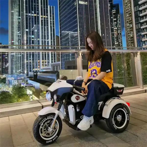 Remote Control Exquisite Kids Electric Motorcycle 3 Wheel 6-12km/H Speed