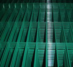 Производственная цена Противокоррозионная ПВХ Пластиковый покрытый сварная проволочная сетка Внешний забор