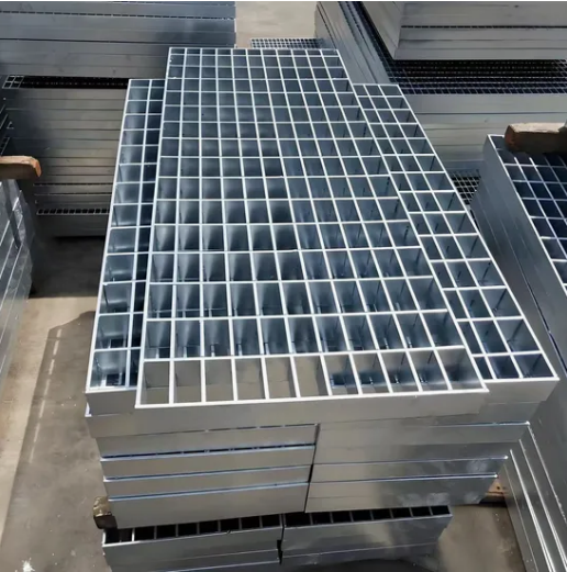 Hot DIP Galvanized Steel Grating Platform with Anti-Corrosion Properties and Customizable Designs for Industrial Use