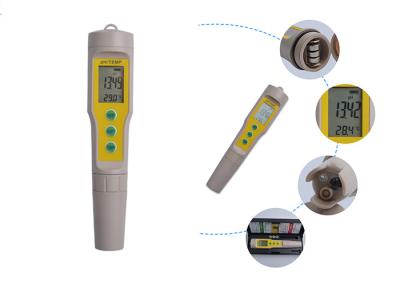 O medidor de PH de Digitas do laboratório para o verificador da urina analisa, a ponta de prova de vidro do elétrodo
