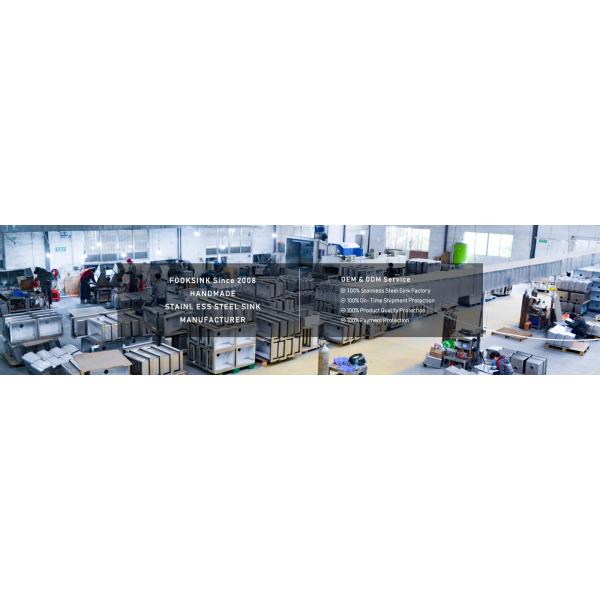 Кухня 33X19 сельского дома медленно двигает верхняя раковина рабочего места держателя