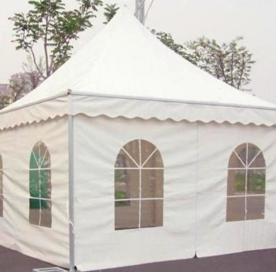 Barraca exterior branca do telhado europeu do pináculo do estilo para atividades do partido do festival