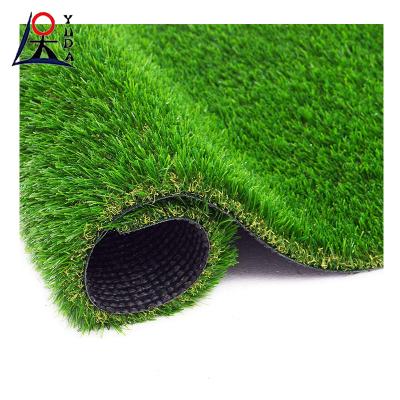 Solution parfaite en plastique pour pelouse pour l'aménagement paysager en gazon synthétique vert
