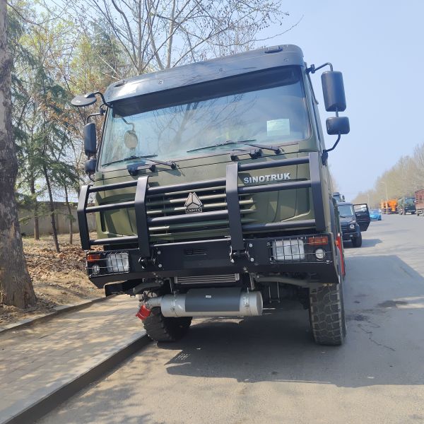 Reliable HOWO 6×6 All-Wheel Drive Fuel Tank Truck with 15,000L-25,000L Tank Capacity and Turbocharged Diesel Engine