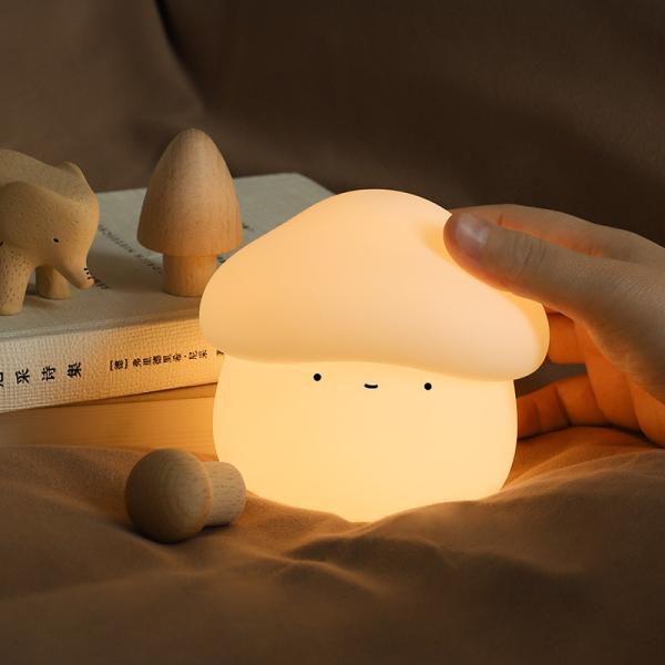 Luz nocturna de hongo para niños Luz nocturna de silicona suave 7 colores suavesTap control temporizador de sueño recargable junto a la lámpara