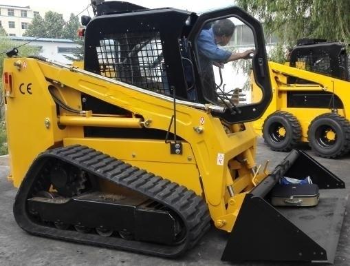 4x4 Wheel Drive Tracked Skid Steer Loader with Big Power Disc Type Trencher Rock Saw