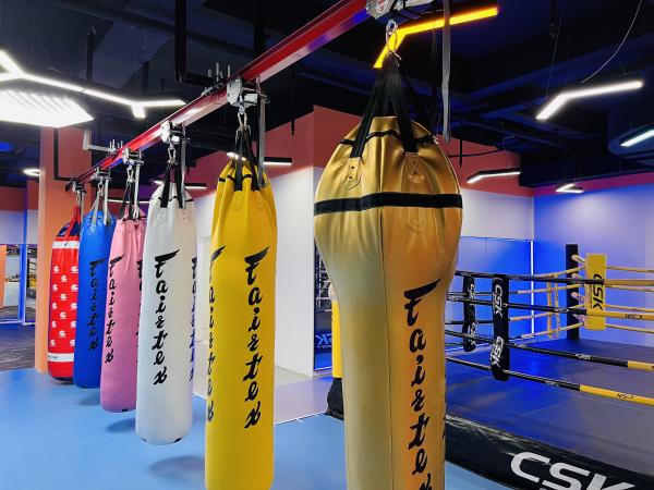 Wrecking Ball Punching Bag Punch Hole Plastic Bag Boxing Heavy Bag Hanger