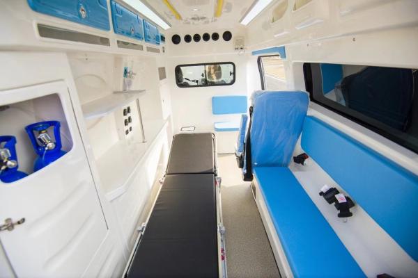 Customized New Ambulance Euro 5 Hospital Disability Transfer Vehicle 4x2 Mobile Clinic Vehicle