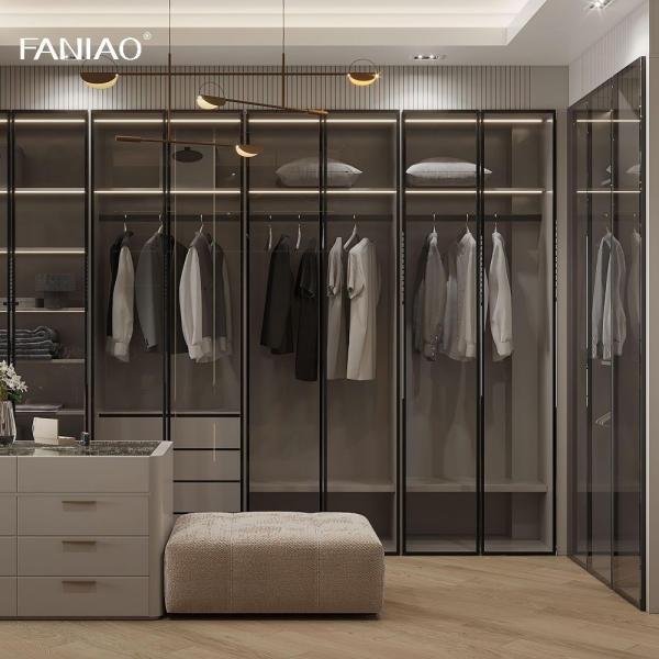 Armários modernos de luxo Mobiliário de quarto conjunto Mobiliário armários Roupas Armário Caminhar no armário com guarda-roupa espelho