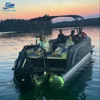 Un ponton en fibre de verre sport de 23 pieds. Un ponton à grande vitesse pour le plaisir aquatique et la croisière côtière.