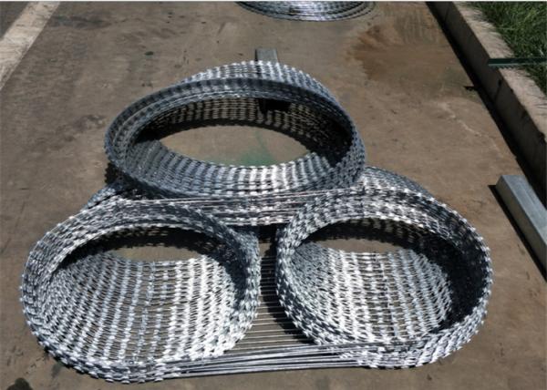Arame farpado sanfona galvanizado da lâmina do fio BTO22 da lâmina reta
