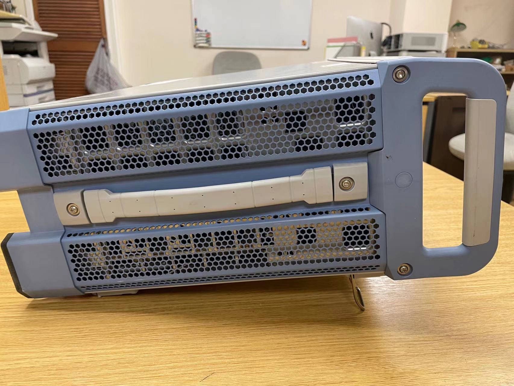 Rohde & Schwarz FSV3007 Сигнальный и спектровый анализатор от 10 Гц до 7,5 ГГц с сенсорным экраном