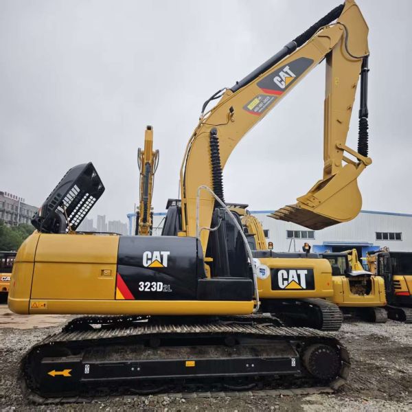 Caterpillar 323D2L Excavator Combines 23-Ton Strength and Fuel Efficiency for Cost-Effective Medium-Sized Excavation Projects