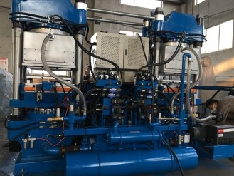 Теннисный мяч прессы касания PLC резиновый вулканизируя делая машину