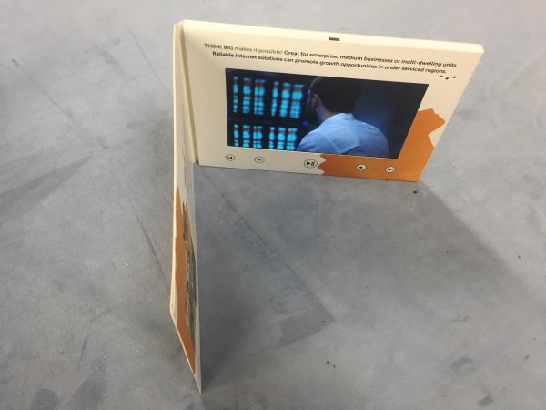 VIF Quality Lcd Video Brochure Man 7 inch IPS Advertising Video Presentation Video Catalog