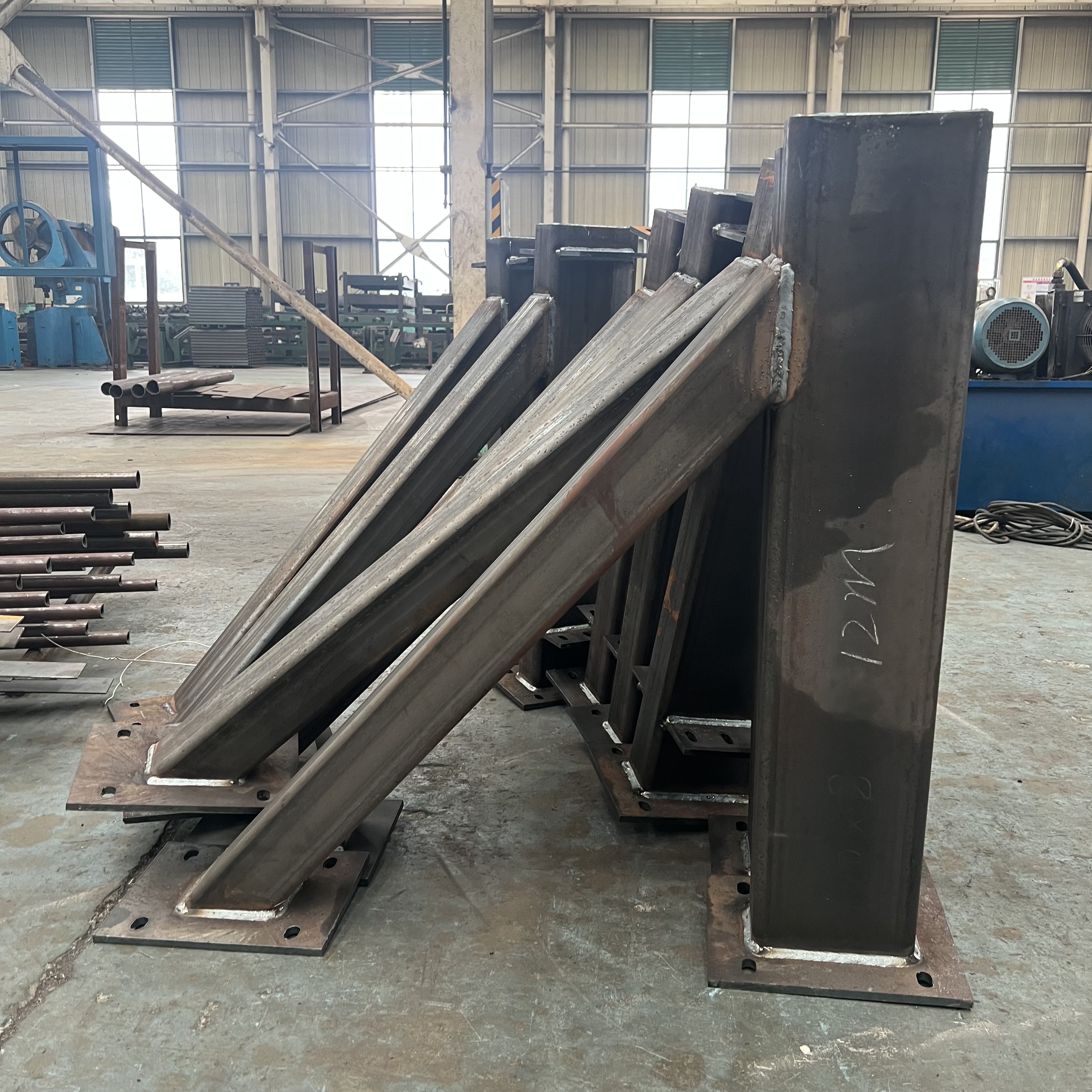 500 - 5000sqm Prefabricated Workshop Buildings Heavy Duty Column Base Bracket