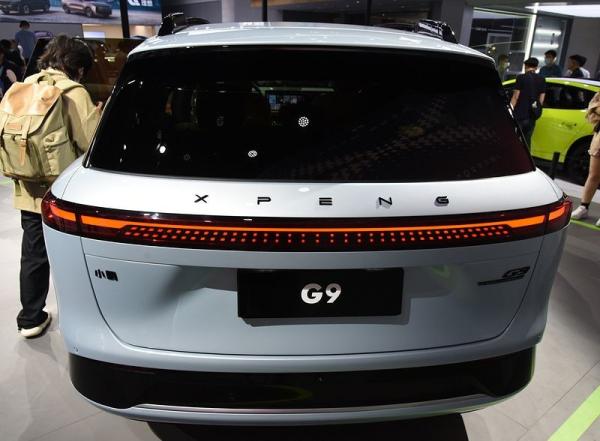 Xpeng G9 Luxury Large Size Electric SUV 5 Seater 702km Range 200km/H Max Speed