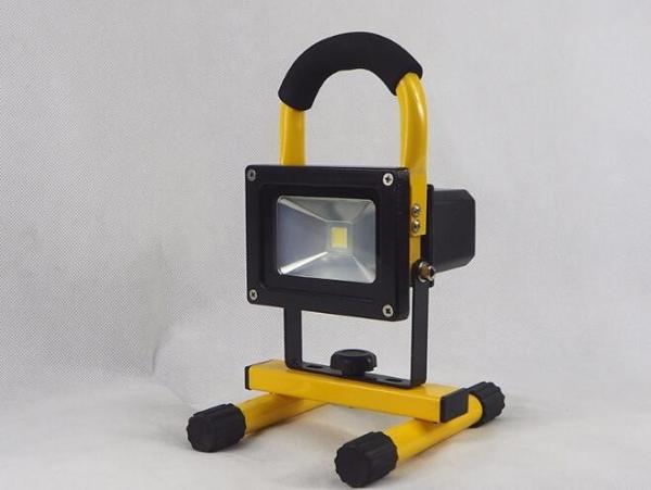 Portable Rechargeable Waterproof LED Flood Lights 10W 20W 30W 50W For Outside