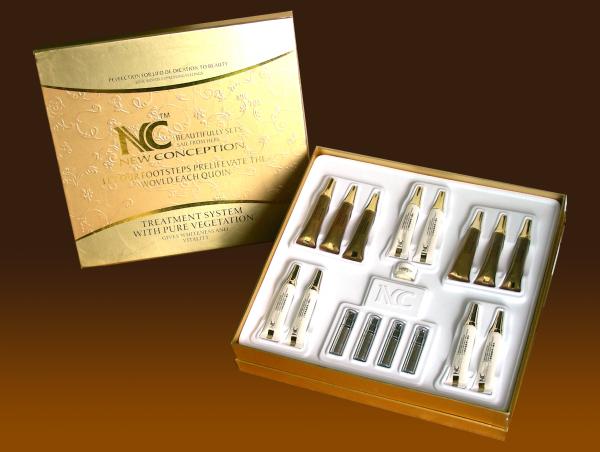 Gold Color Logo Embossing CMYK Printing Cardboard Cosmetic Box Packing with the Plastic Tray