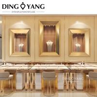 Décoration de vitrines de bijoux de luxe