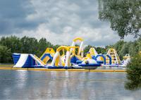 Jeu gonflable géant de sport aquatique de parcours du combattant de loisirs liquides imperméable