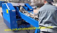Machine de concassage pour les déchets de cuir artificiel avec des capacités et des décharges différentes