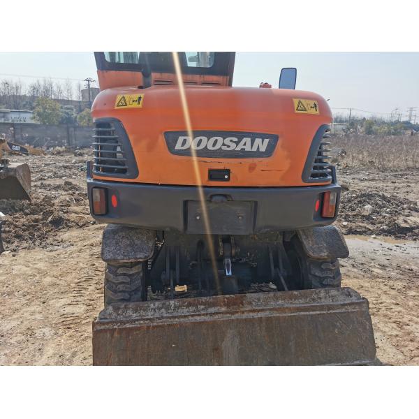 Excavadora de ruedas Doosan DX60W con motor YANMAR y capacidad de cubo de 0,21m3