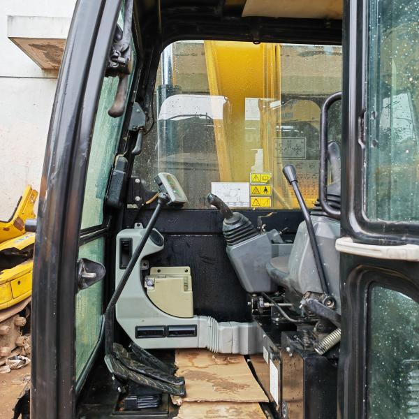 Excavatrice miniature CAT 307E d'occasion de 6 tonnes avec moteur de 54,3 ch
