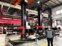 Le rouge a motorisé les manipulateurs de soudure 4000 millimètres avec des têtes de soudure automatique